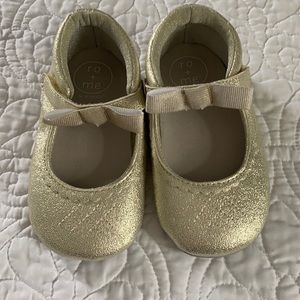 Ro + me by Robeez gold mary jane shoes